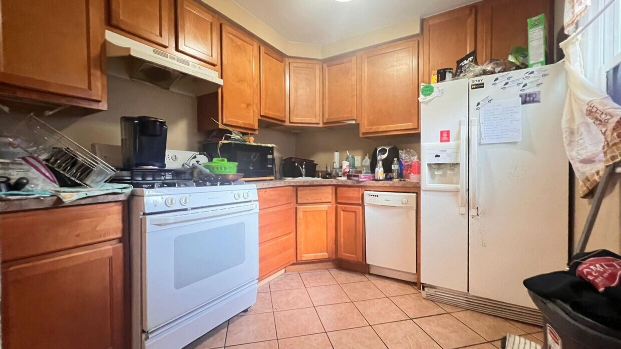 Foto del edificio - 22328 Firwood Ave