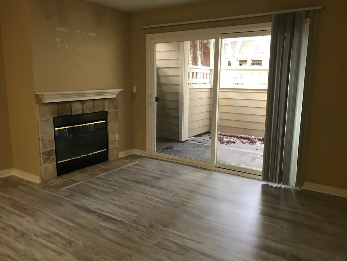 fireplace in living room - 235 Reflections Dr