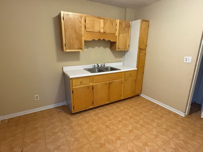 Building Photo - 1380 Berdan Ave