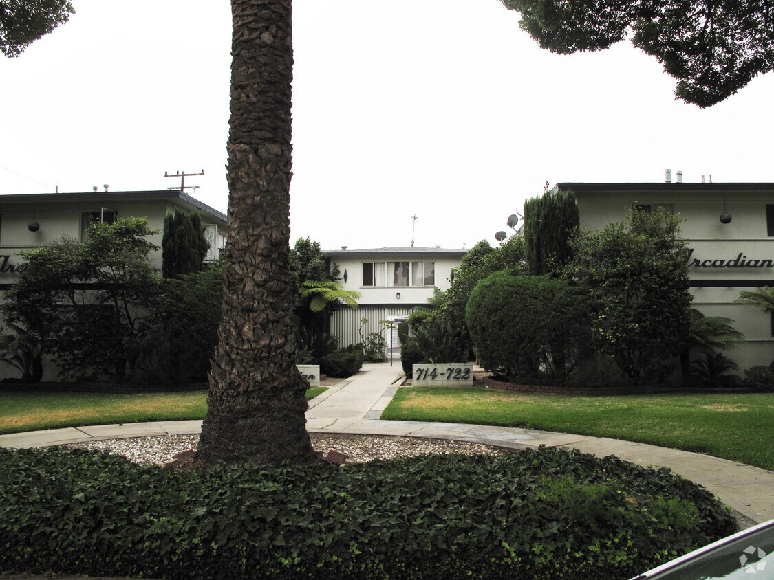 Foto del edificio - 714 Arcadia Ave