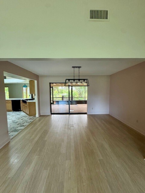 Foto del edificio - 156 Live Oak Ct