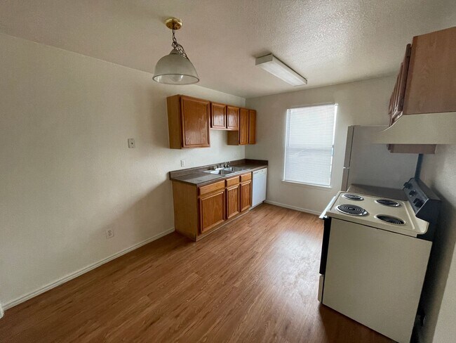 Building Photo - 1906 Windward Dr