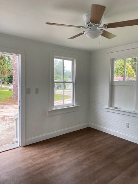 Building Photo - 2212 32nd Ave E