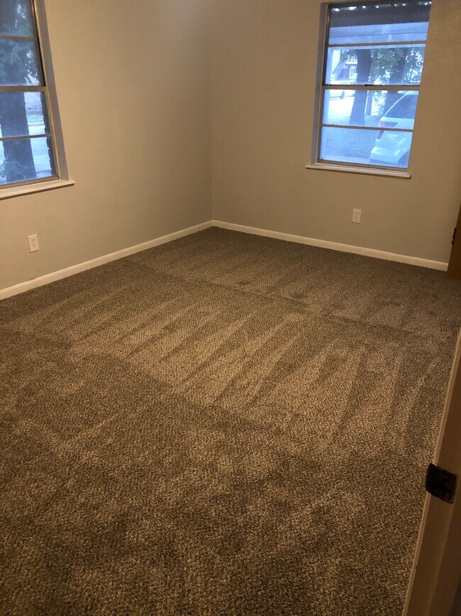 Dormitorio principal grande - 5908 Stonewall St