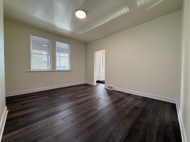 Foto del edificio - Updated 3BR 1.5 bath house with office/ of...
