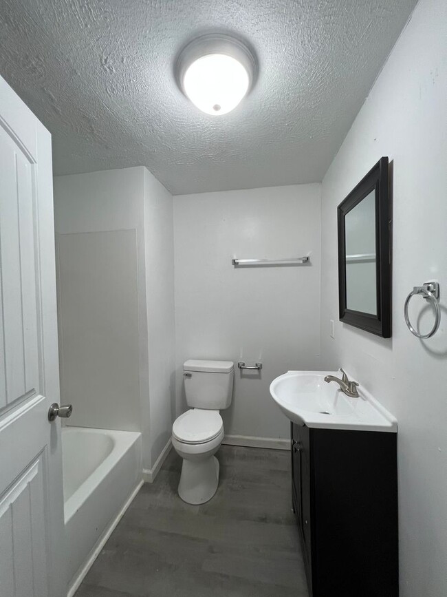 Building Photo - Available now recently remodeled 3 bedroom...