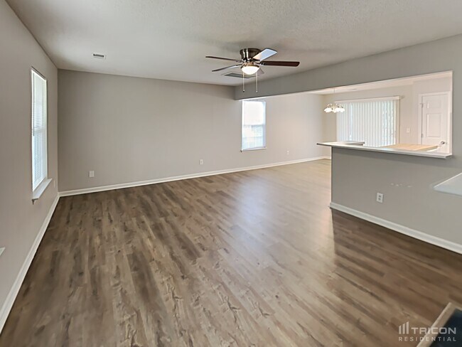 Foto del edificio - 220 E Lake Trail