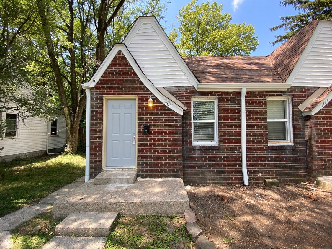 Primary Photo - 1462 N Gladstone Ave