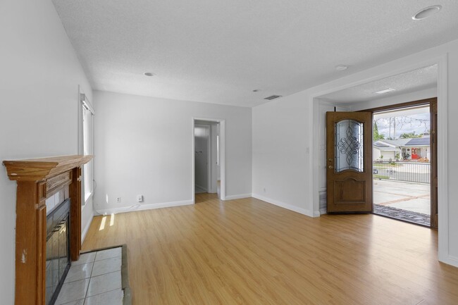 Foto del edificio - Beautiful 3 bd Home in Reseda!