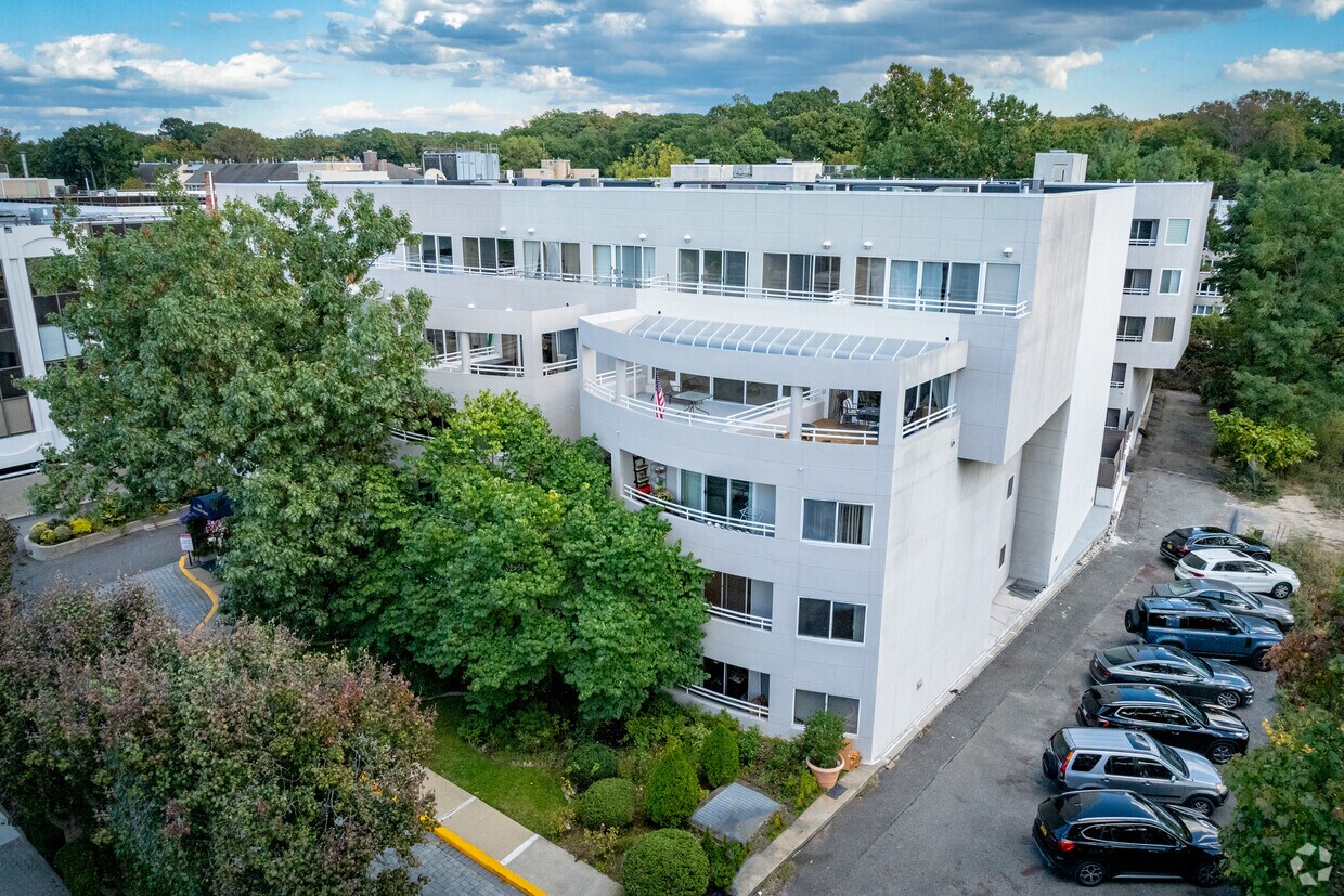 100 Cuttermill Road - 100 Cuttermill Rd