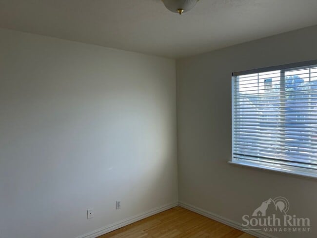 Building Photo - 806 Brookside Ct