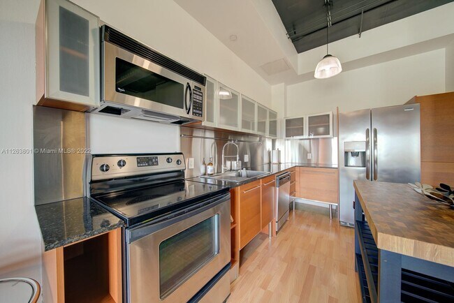 Foto del edificio - 10 SW South River Dr