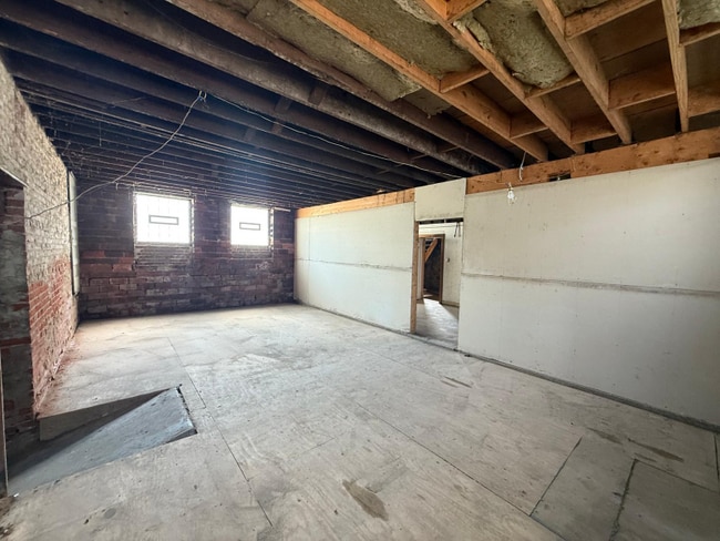 Photo - 2394 W 3rd St House