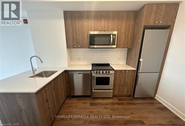 Photo du bâtiment - 210 Erb St. W