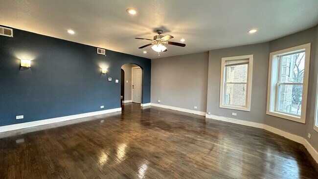 Building Photo - 6207 N Talman Ave