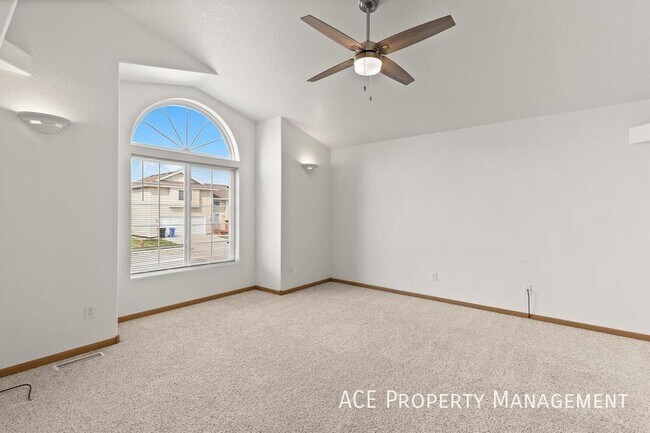 Building Photo - 713 Earleen St