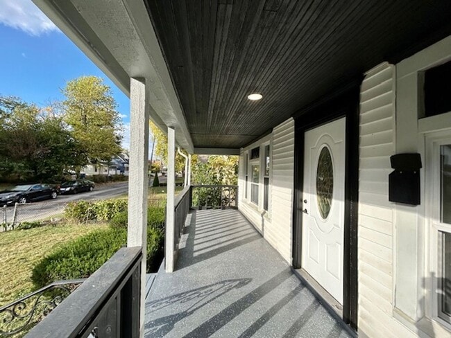 Building Photo - Beautifully Renovated 3-Bed, 2-Bath Home Near Woodruff Place & St. Clair!