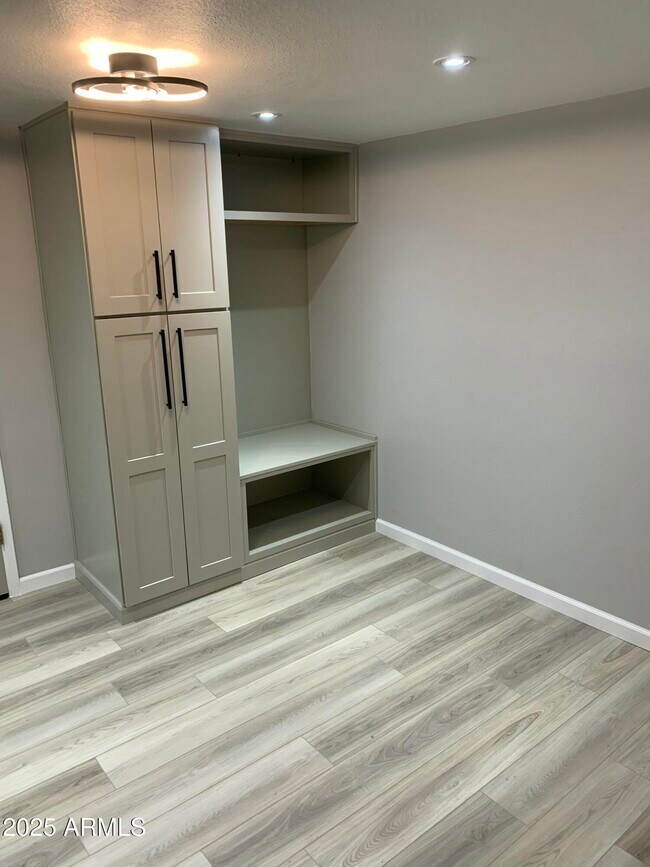 Foto del edificio - 7930 E Camelback Rd