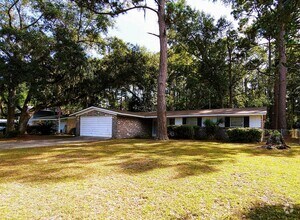 Building Photo - 323 Willow Rd