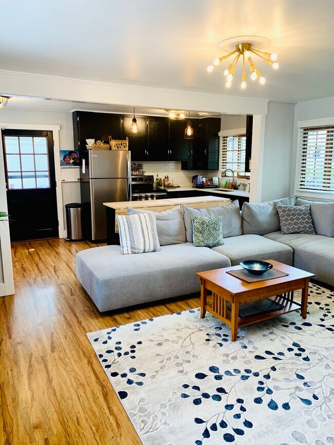 Foto del edificio - 14332 Interlake Ave N