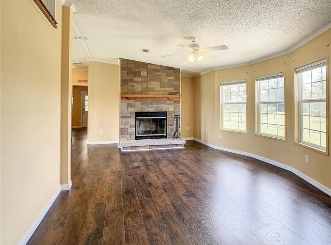 Primary Photo - 1122 St Tropez Ct