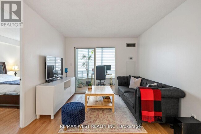 Photo du bâtiment - 155 Hillcrest Ave