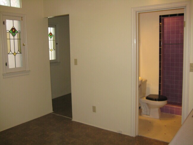 Building Photo - 1423 Cabrillo Ave