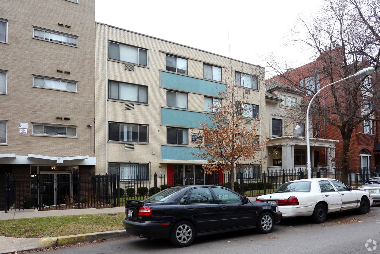 The Kenmore Place Apartments - The Kenmore Place