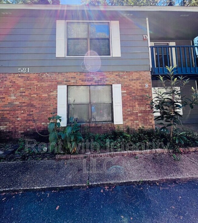 Foto del edificio - 581 Holyoke Ct