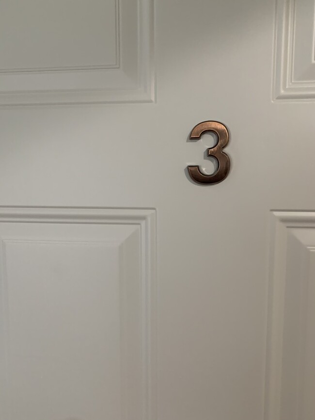 Building Photo - Newly Remodeled Apartment Crainville