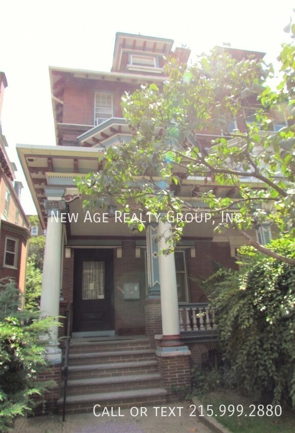 Foto principal - Bi-level apartment available at 47th & Spr...