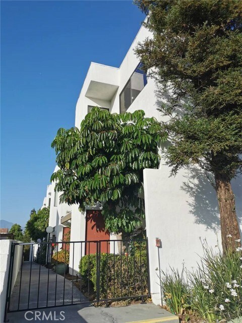 Building Photo - 814 N Monterey St