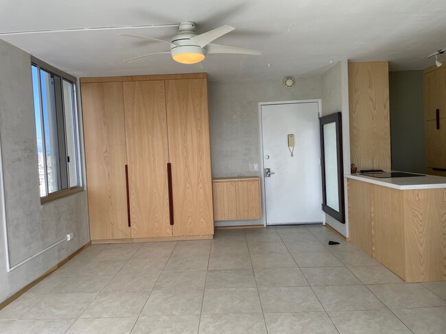 Building Photo - 2740 Kuilei St