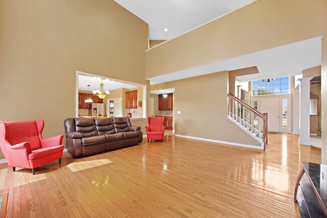 Building Photo - 1044 Oakhill Dr