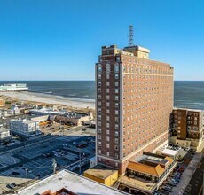 Building Photo - 2715 Boardwalk