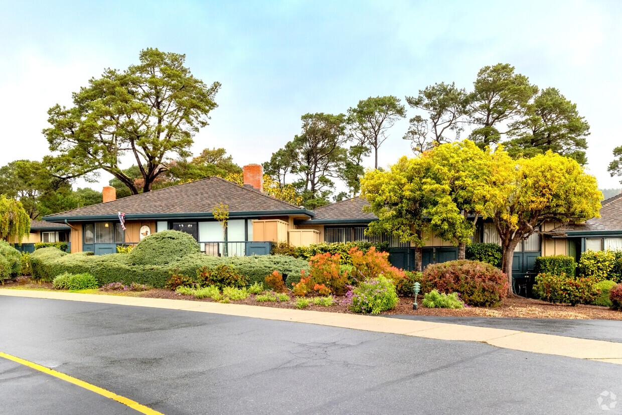 Building - Del Mesa Carmel