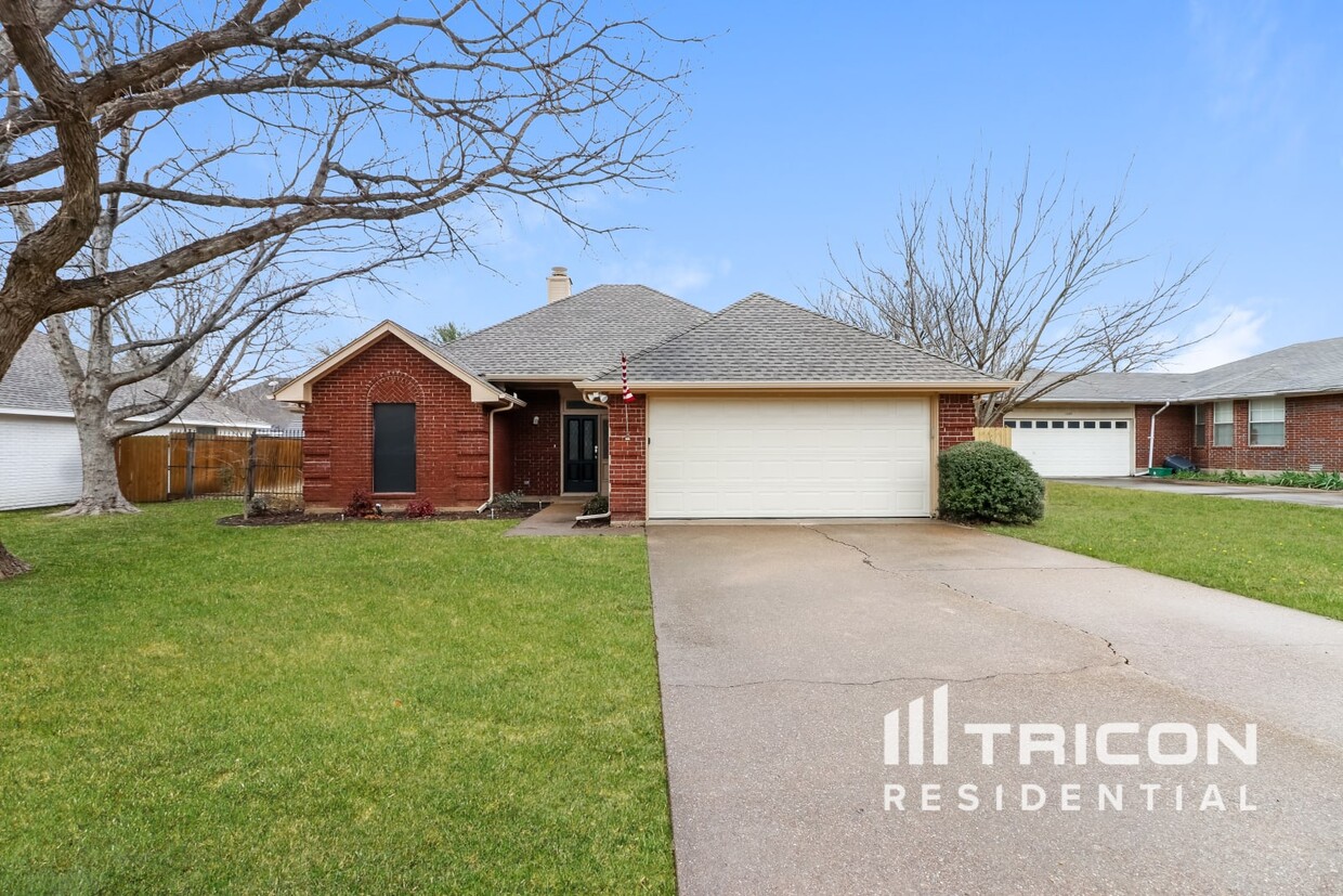 Primary Photo - 1636 Greenway Court Midlothian TX