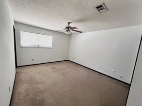 Building Photo - 20 Pine Ave