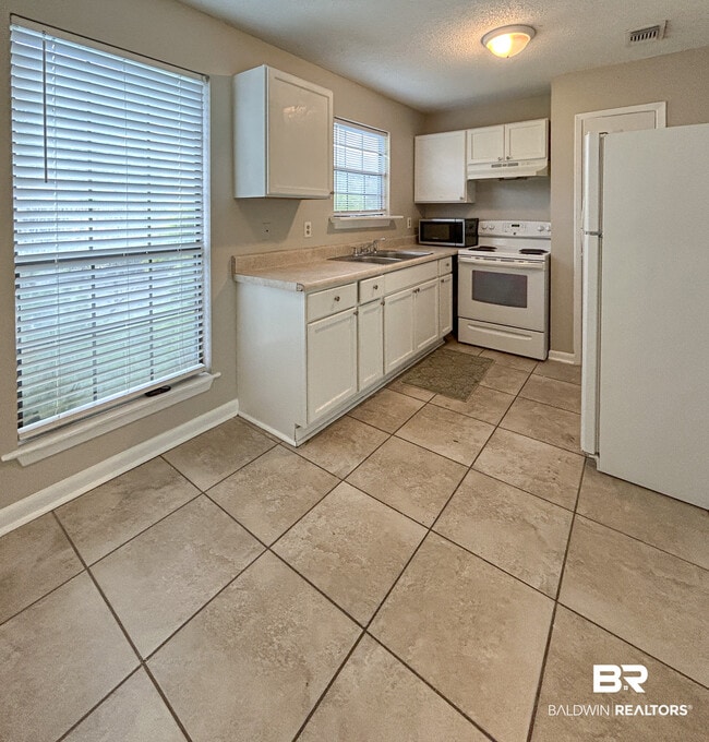 Building Photo - 6410 Schoel Ln