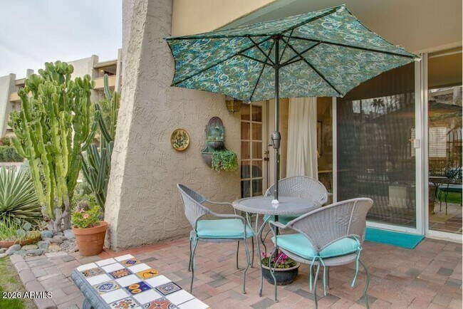 Foto del edificio - 7625 E Camelback Rd