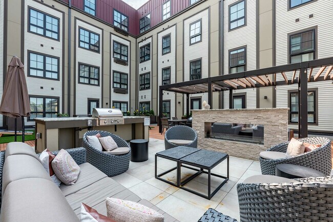 El Aubrey - Patio - The Aubrey