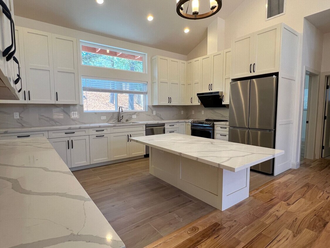 Foto principal - 7071 Martwood Way