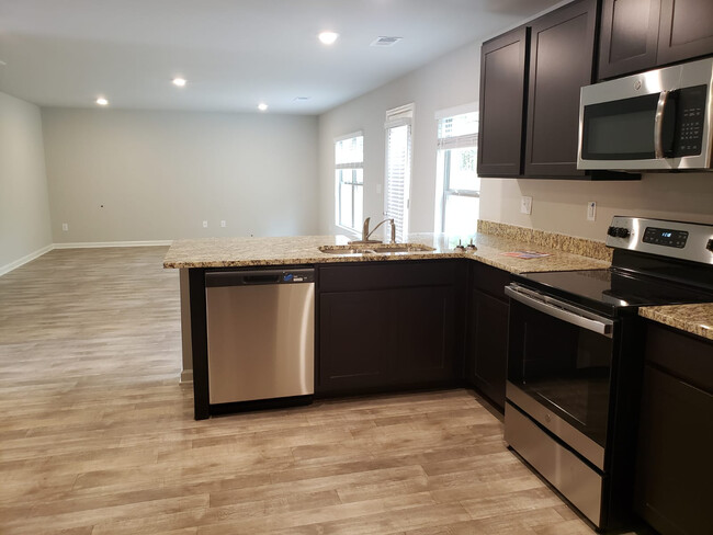 Building Photo - 394 Daffodil Dr
