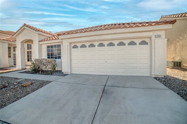 Foto del edificio - 2542 N Grand Basin Dr