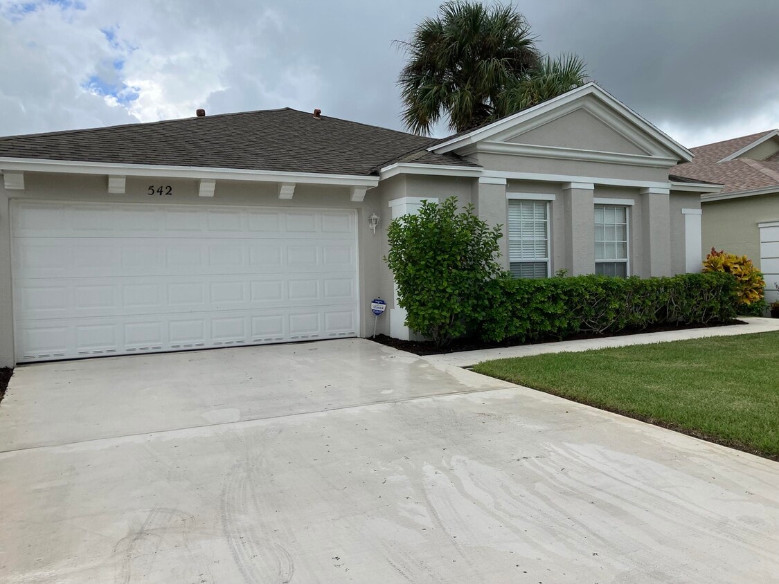 Primary Photo - 542 SW Indian Key Dr
