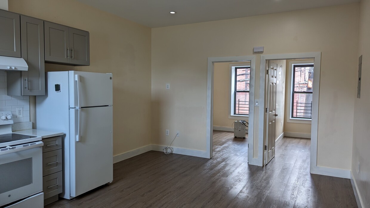Primary Photo - 137 Montgomery Ave