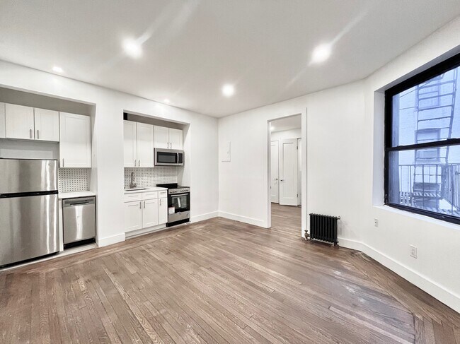 Building Photo - 45 Tiemann Pl