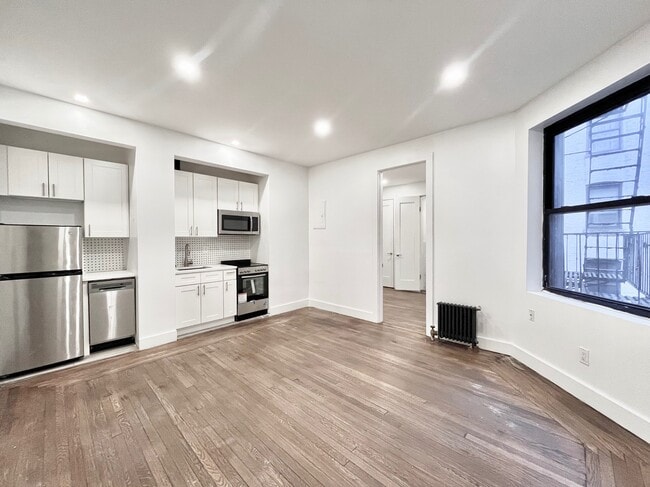 Building Photo - 45 Tiemann Pl