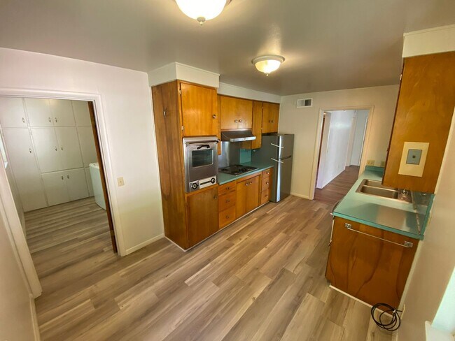 Building Photo - Charming Home Near Lindo Channel
