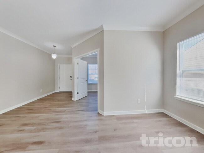Building Photo - 513 Soaring St